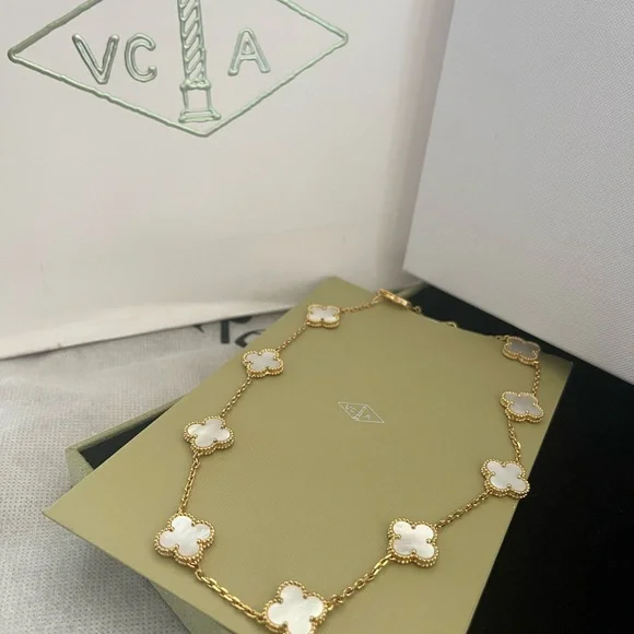 VAN CLEEF & ARPELS Necklace 18k Gold $25,000 - Picture 12 of 14